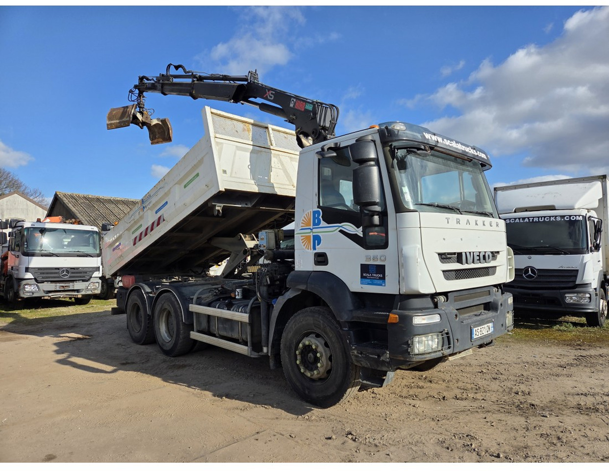 IVECO TRAKKER 360 AS260T36 6X4 TIPPER CRANE HIAB 144 BS-1 - Самосвал камион, Камион с кран: снимка 3 IVECO TRAKKER 360 AS260T36 6X4 TIPPER CRANE HIAB 144 BS-1 - Самосвал камион, Камион с кран: снимка 3