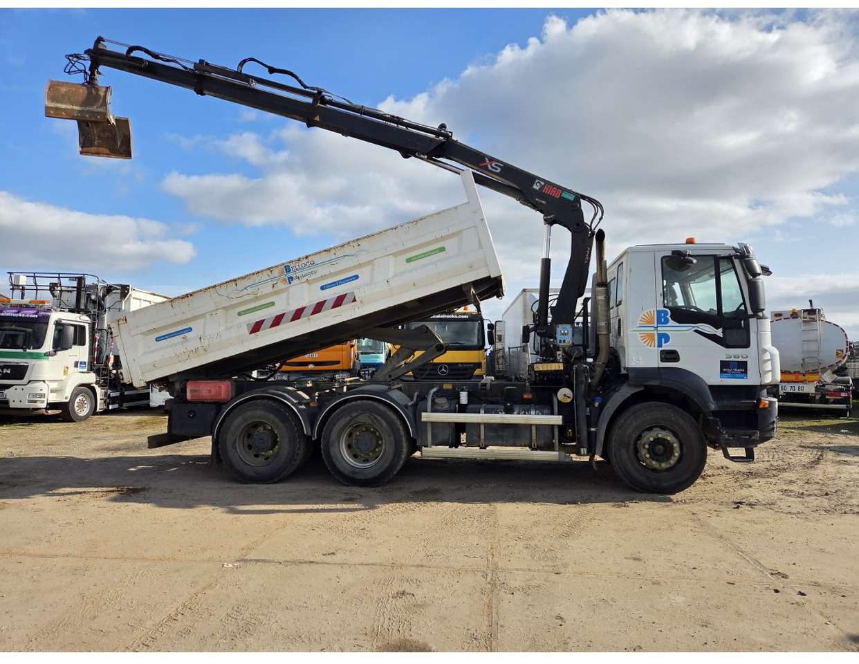 IVECO TRAKKER 360 AS260T36 6X4 TIPPER CRANE HIAB 144 BS-1 - Самосвал камион, Камион с кран: снимка 4 IVECO TRAKKER 360 AS260T36 6X4 TIPPER CRANE HIAB 144 BS-1 - Самосвал камион, Камион с кран: снимка 4