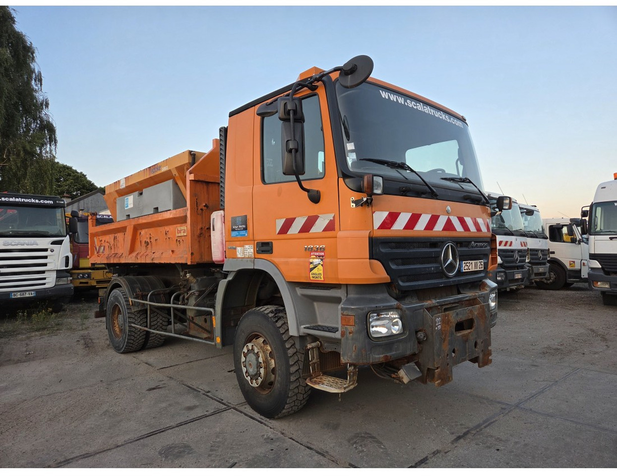 Самосвал камион MERCEDES ACTROS 1836 4X4 TIPPER possible to buy with salt spreader: снимка 6