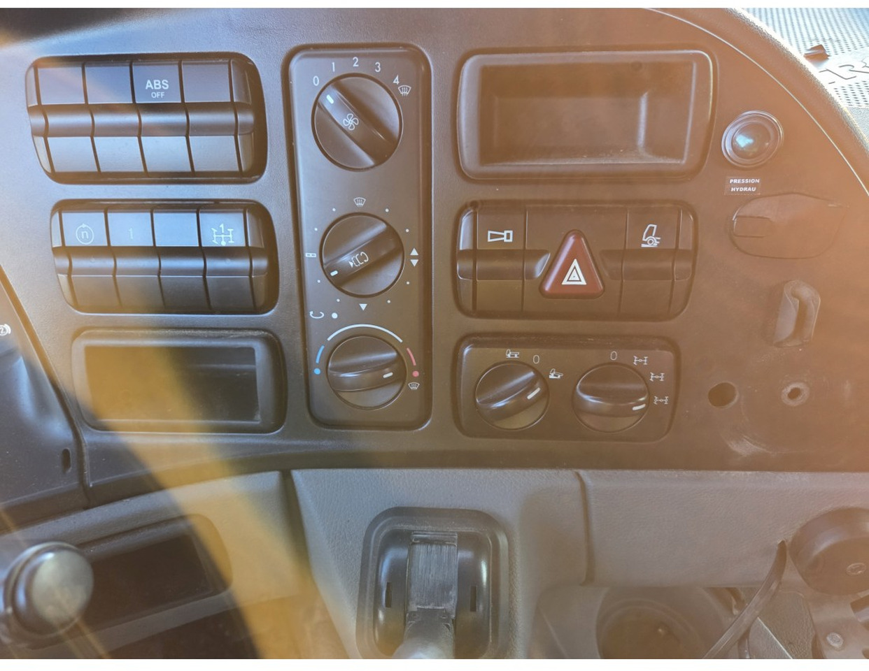 Самосвал камион MERCEDES ACTROS 1836 4X4 TIPPER possible to buy with salt spreader: снимка 8