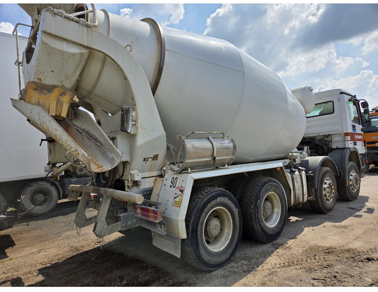 Mercedes 3241 concrete mixer truck 8x4 9m3 - Бетоновоз: снимка 2 Mercedes 3241 concrete mixer truck 8x4 9m3 - Бетоновоз: снимка 2