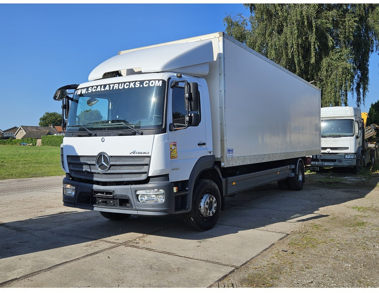 Mercedes-Benz Atego 1624 Euro 6 Closed Box Loading lift very clean - Камион фургон: снимка 1 Mercedes-Benz Atego 1624 Euro 6 Closed Box Loading lift very clean - Камион фургон: снимка 1