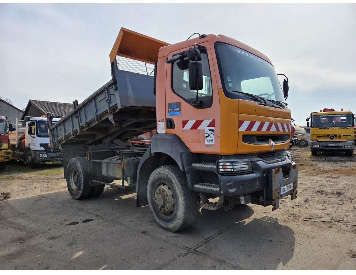 Renault Kerax 340 4x4 Tipper Manual Gearbox Mechanical pump Pompe Mecanique - Самосвал камион: снимка 4 Renault Kerax 340 4x4 Tipper Manual Gearbox Mechanical pump Pompe Mecanique - Самосвал камион: снимка 4