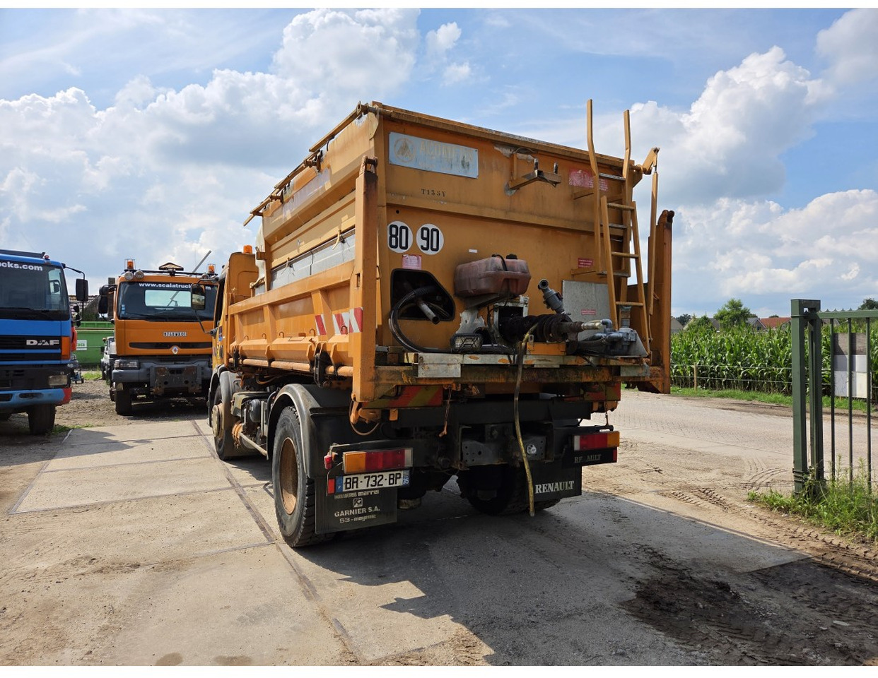 Renault Premium 300 4x2 Tipper Gritter Manual Gearbox Mechanical pump Pomp - Самосвал камион: снимка 4 Renault Premium 300 4x2 Tipper Gritter Manual Gearbox Mechanical pump Pomp - Самосвал камион: снимка 4