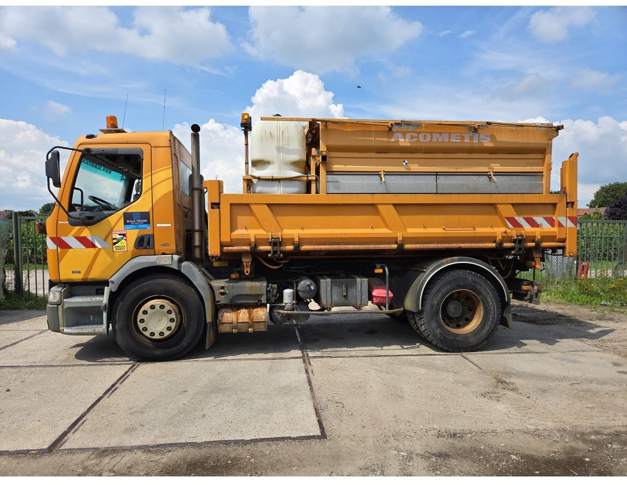 Renault Premium 300 4x2 Tipper Gritter Manual Gearbox Mechanical pump Pomp - Самосвал камион: снимка 3 Renault Premium 300 4x2 Tipper Gritter Manual Gearbox Mechanical pump Pomp - Самосвал камион: снимка 3