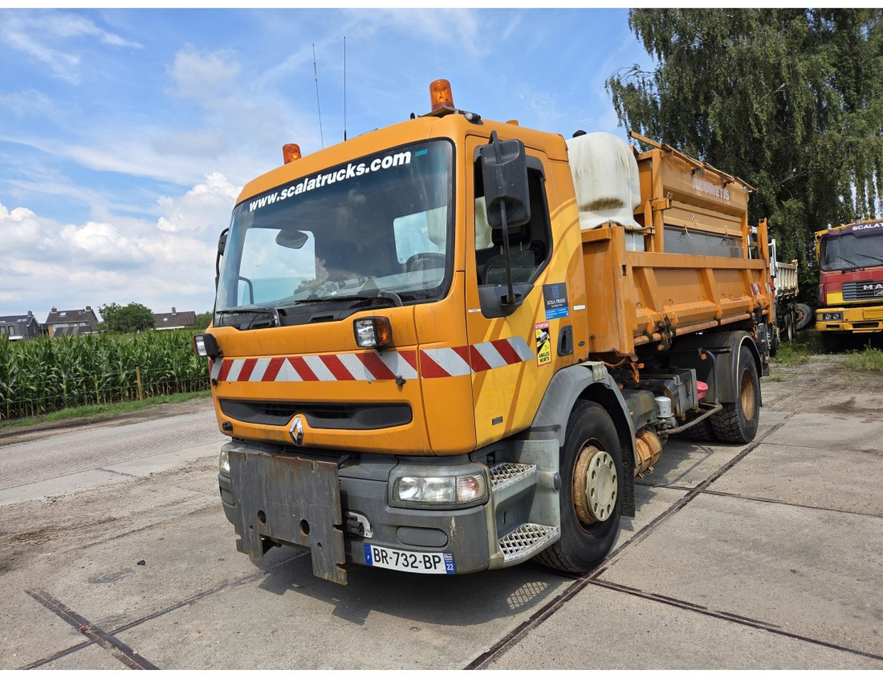 Renault Premium 300 4x2 Tipper Gritter Manual Gearbox Mechanical pump Pomp - Самосвал камион: снимка 1 Renault Premium 300 4x2 Tipper Gritter Manual Gearbox Mechanical pump Pomp - Самосвал камион: снимка 1
