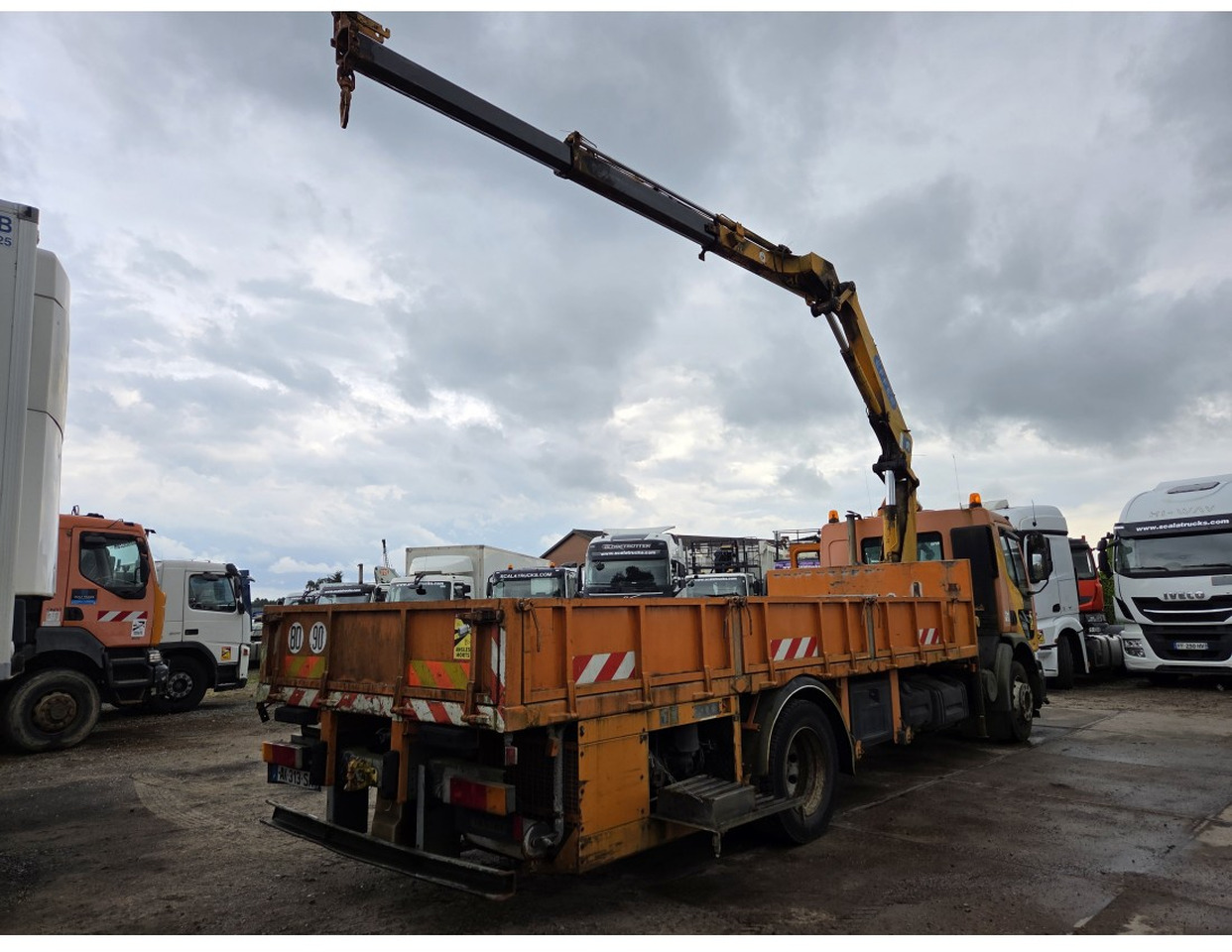 Renault Premium 300 MECHANICAL PUMP OPEN BOX COMPRESSOR CRANE EFFER 140/2S - Бордови камион, Камион с кран: снимка 2 Renault Premium 300 MECHANICAL PUMP OPEN BOX COMPRESSOR CRANE EFFER 140/2S - Бордови камион, Камион с кран: снимка 2