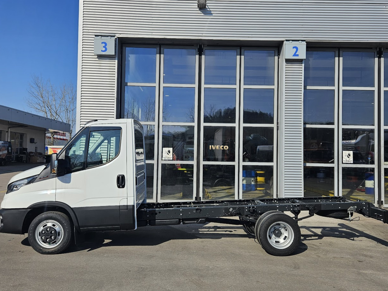 IVECO Daily 35C16H3.0 - Шаси кабина: снимка 2 IVECO Daily 35C16H3.0 - Шаси кабина: снимка 2