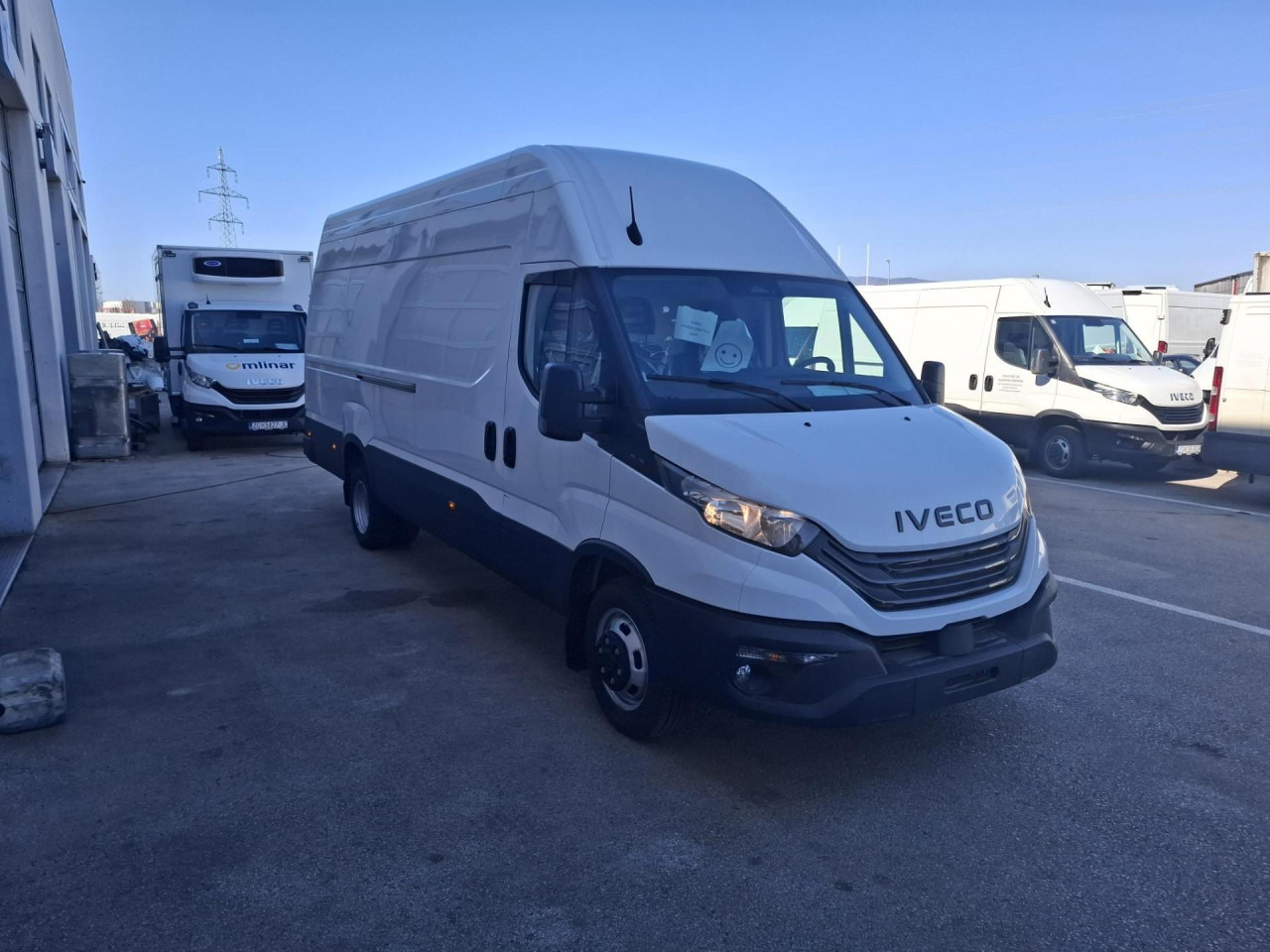 IVECO Daily 35C18H V - Пътнически бус: снимка 2 IVECO Daily 35C18H V - Пътнически бус: снимка 2