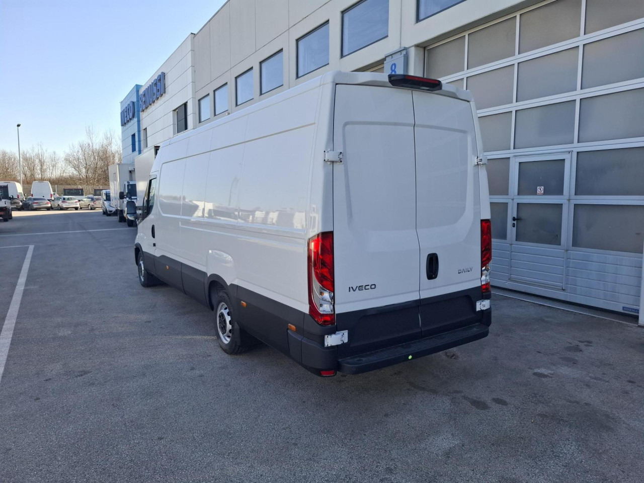 IVECO Daily 35S14V - Пътнически бус: снимка 3 IVECO Daily 35S14V - Пътнически бус: снимка 3
