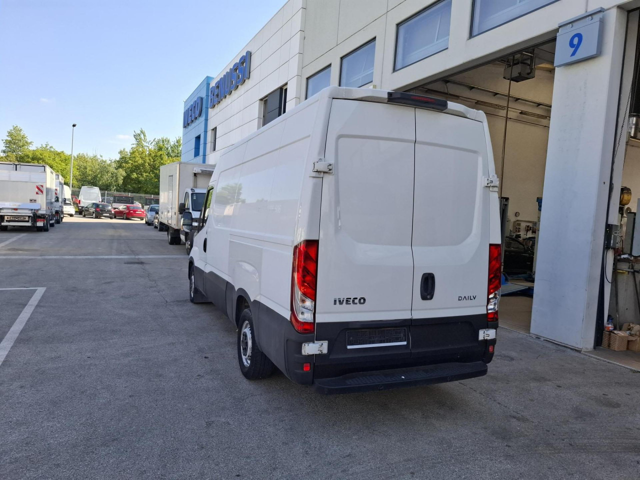 IVECO Daily 35S14V - Пътнически бус: снимка 3 IVECO Daily 35S14V - Пътнически бус: снимка 3