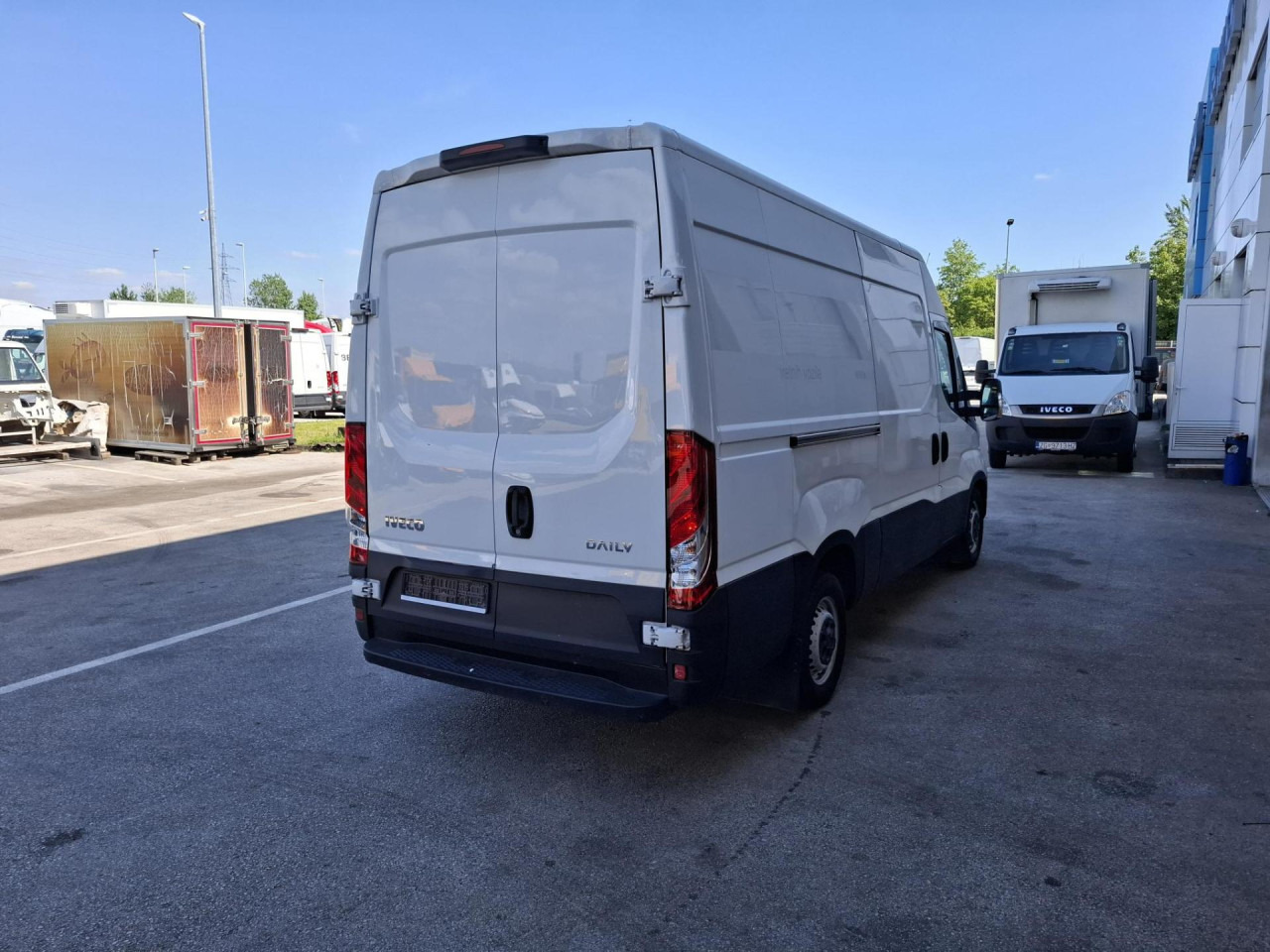 IVECO Daily 35S14V - Пътнически бус: снимка 4 IVECO Daily 35S14V - Пътнически бус: снимка 4