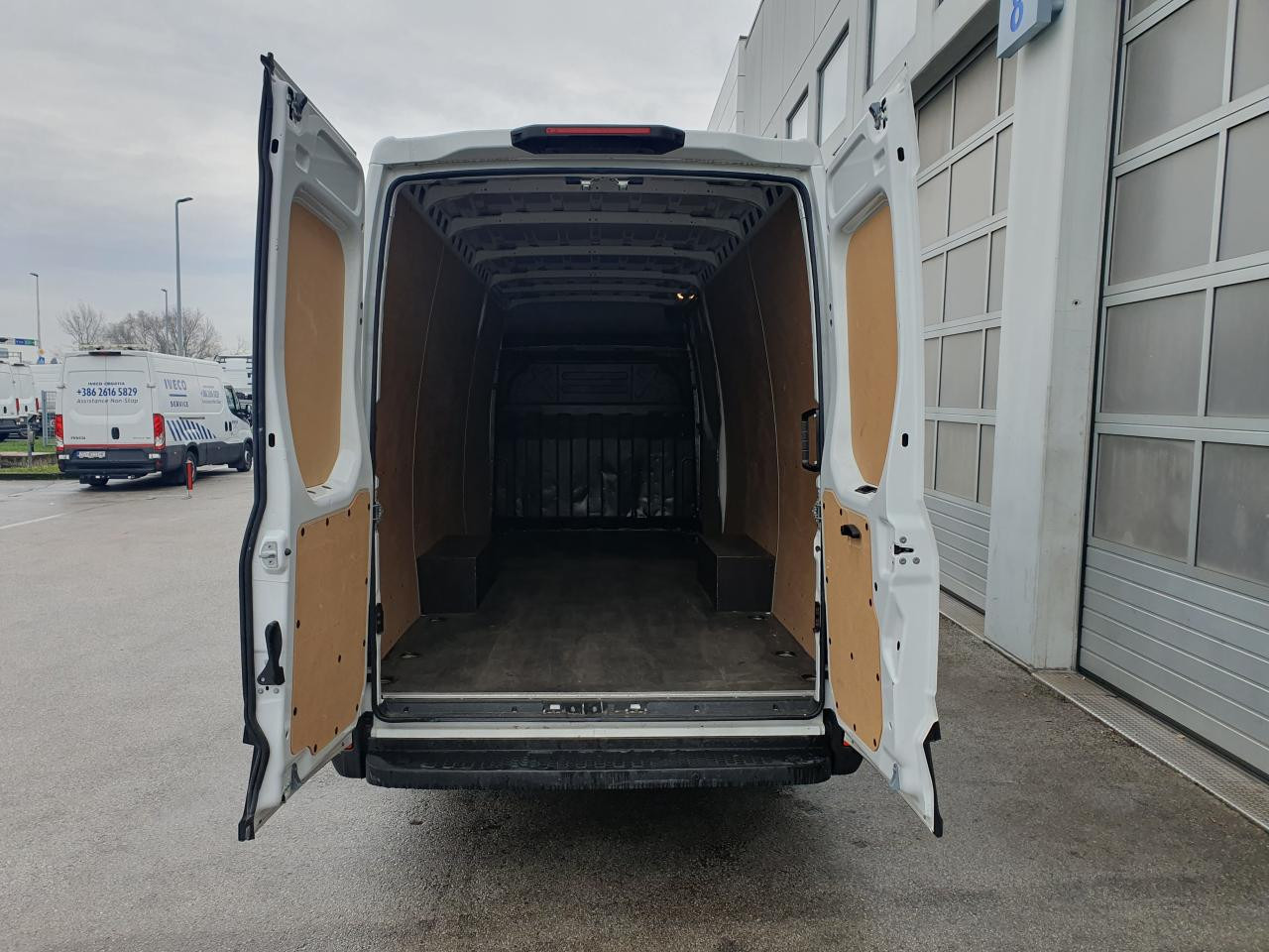 IVECO Daily 35S16 - Пътнически бус: снимка 5 IVECO Daily 35S16 - Пътнически бус: снимка 5