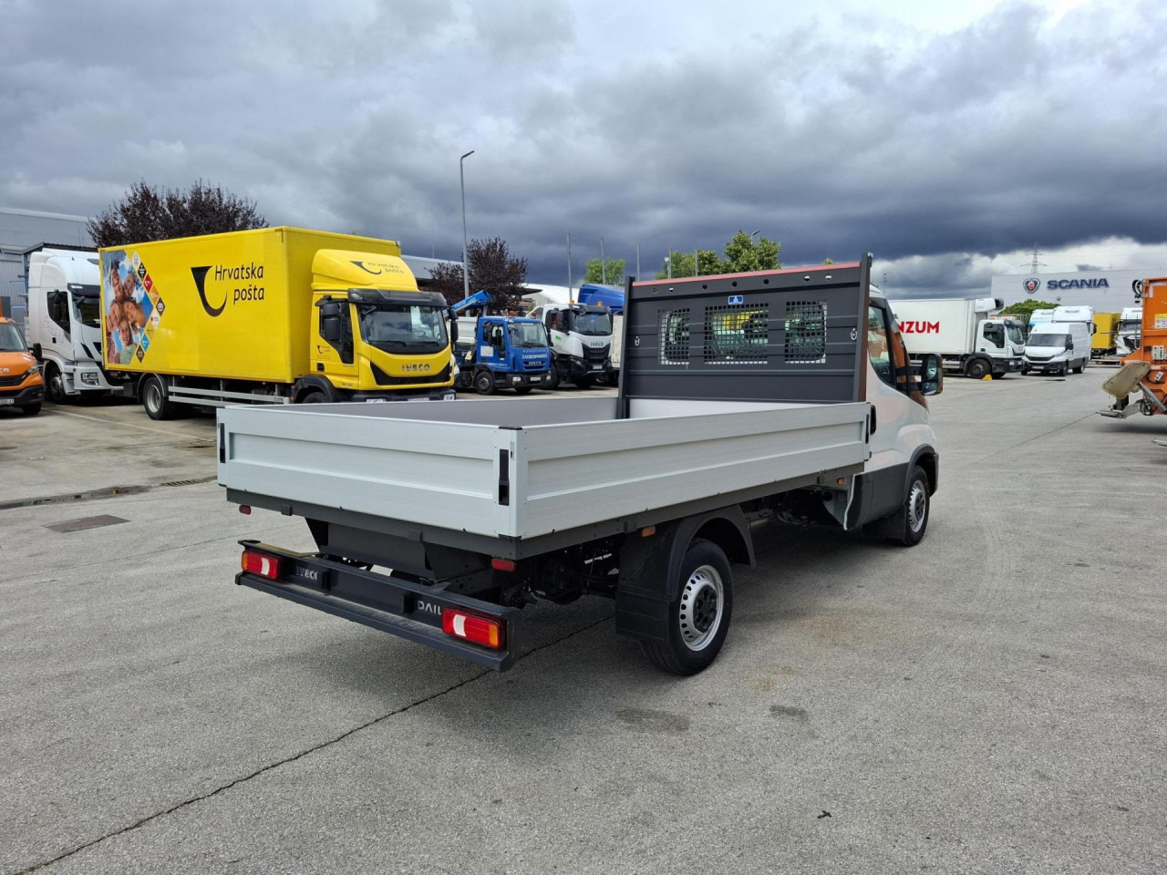 IVECO Daily 35S16 - Товарен бус: снимка 4 IVECO Daily 35S16 - Товарен бус: снимка 4