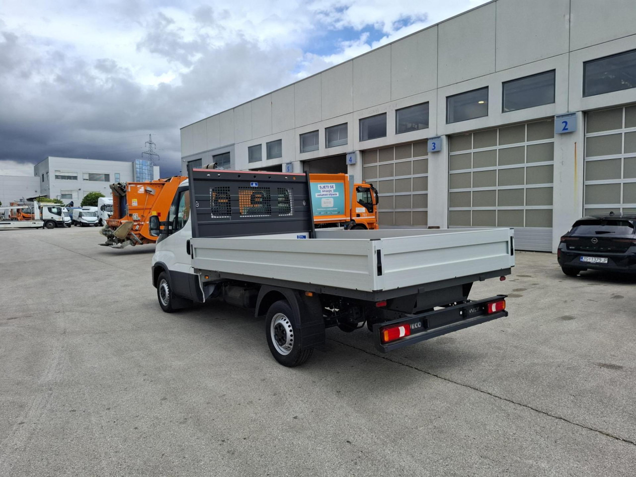 IVECO Daily 35S16 - Товарен бус: снимка 3 IVECO Daily 35S16 - Товарен бус: снимка 3