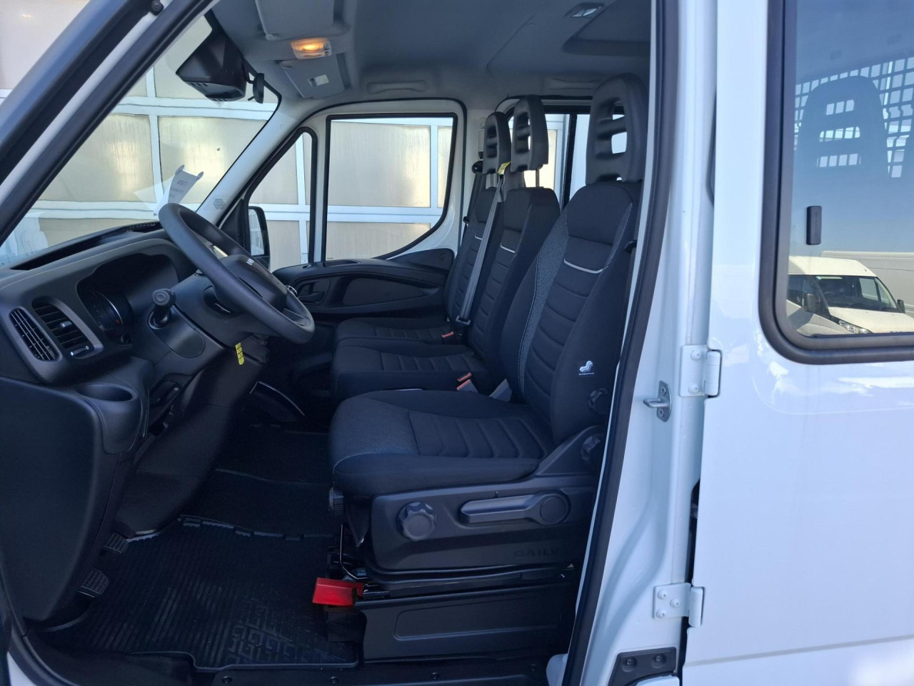 IVECO Daily 35S16D - Товарен бус, Бус с двойна кабина: снимка 5 IVECO Daily 35S16D - Товарен бус, Бус с двойна кабина: снимка 5