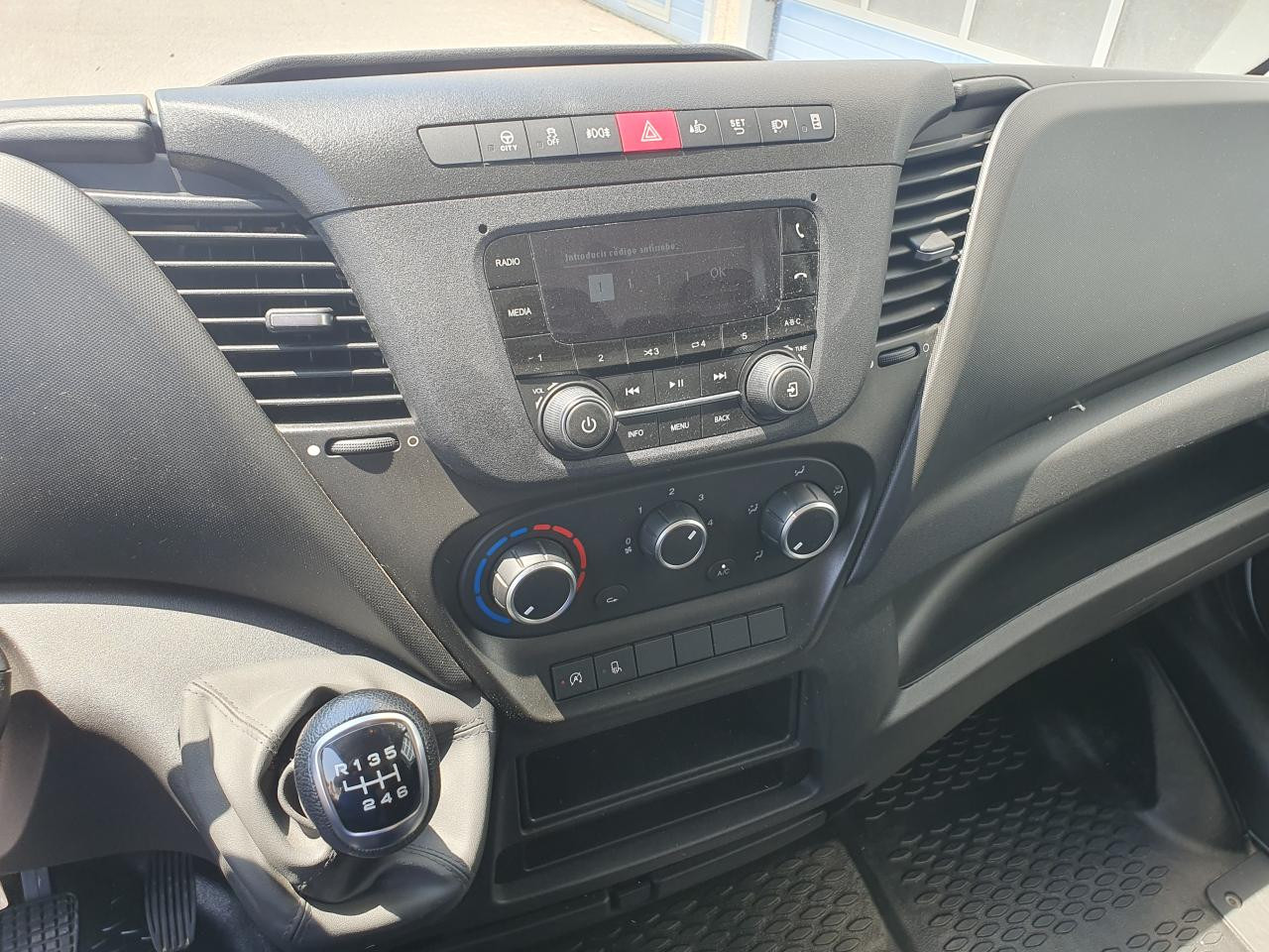 Пътнически бус IVECO Daily 35S16V: снимка 7 Пътнически бус IVECO Daily 35S16V: снимка 7