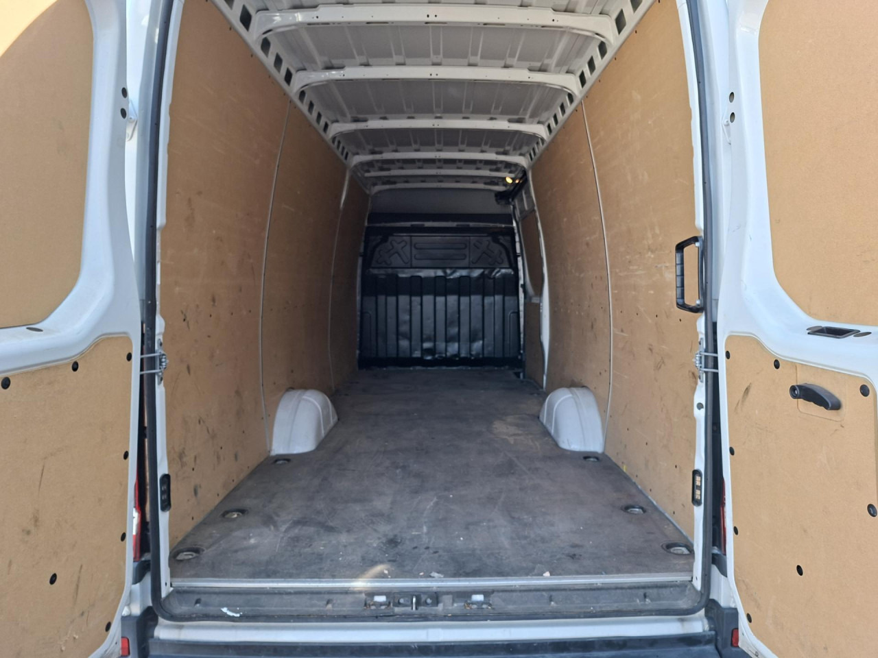 IVECO Daily 35S16V - Пътнически бус: снимка 5 IVECO Daily 35S16V - Пътнически бус: снимка 5