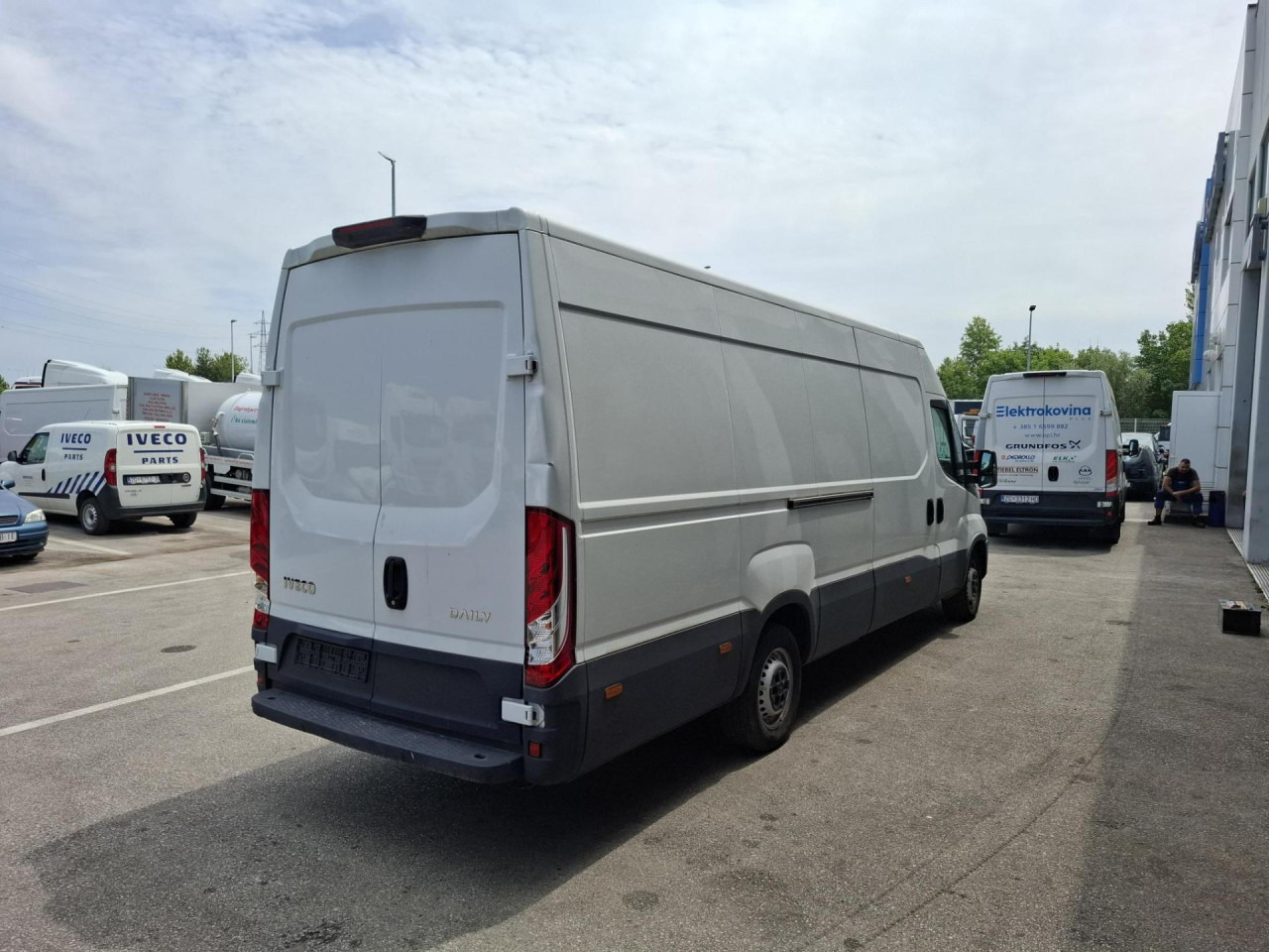 IVECO Daily 35S16V - Пътнически бус: снимка 4 IVECO Daily 35S16V - Пътнически бус: снимка 4
