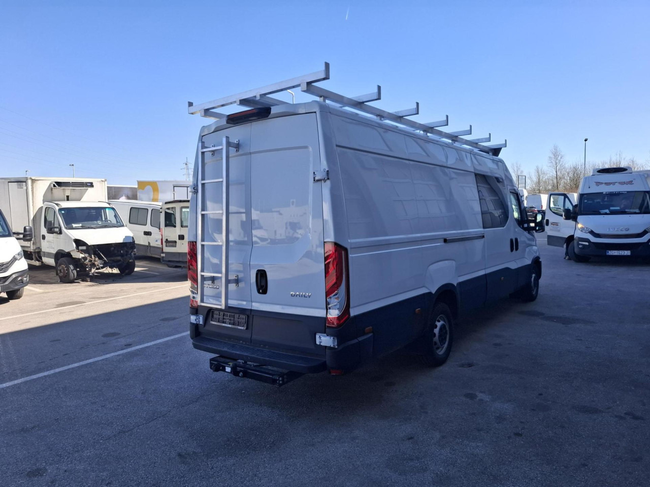 IVECO Daily 35S18H CRV - Пътнически бус, Бус с двойна кабина: снимка 4 IVECO Daily 35S18H CRV - Пътнически бус, Бус с двойна кабина: снимка 4