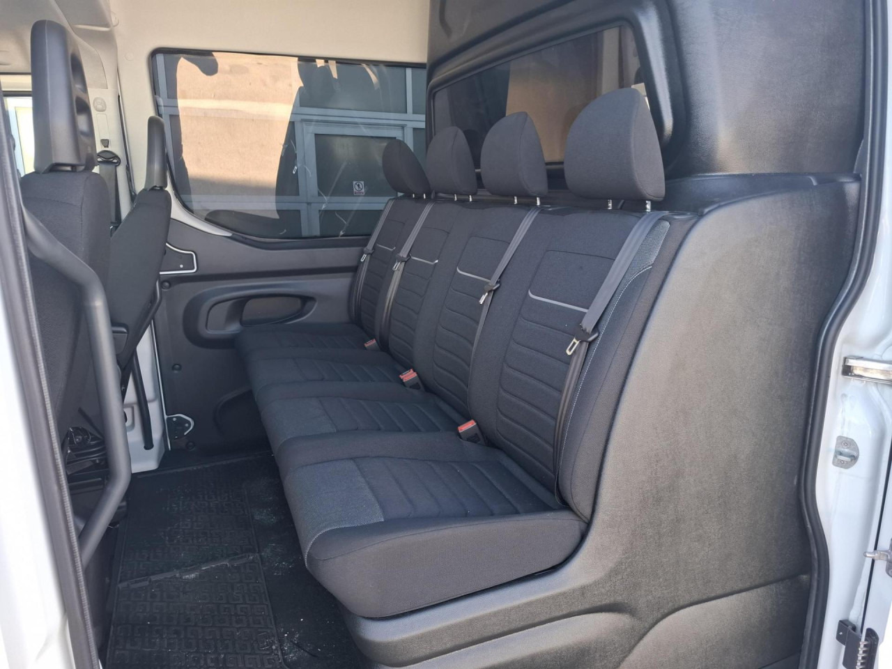 IVECO Daily 35S18H CRV - Пътнически бус, Бус с двойна кабина: снимка 5 IVECO Daily 35S18H CRV - Пътнически бус, Бус с двойна кабина: снимка 5
