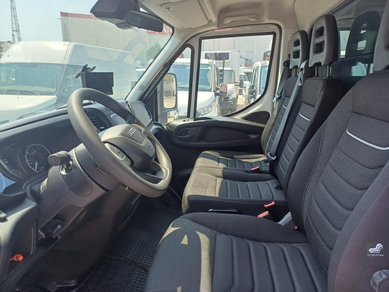 IVECO Daily 70C18H - Брезентов бус: снимка 2 IVECO Daily 70C18H - Брезентов бус: снимка 2