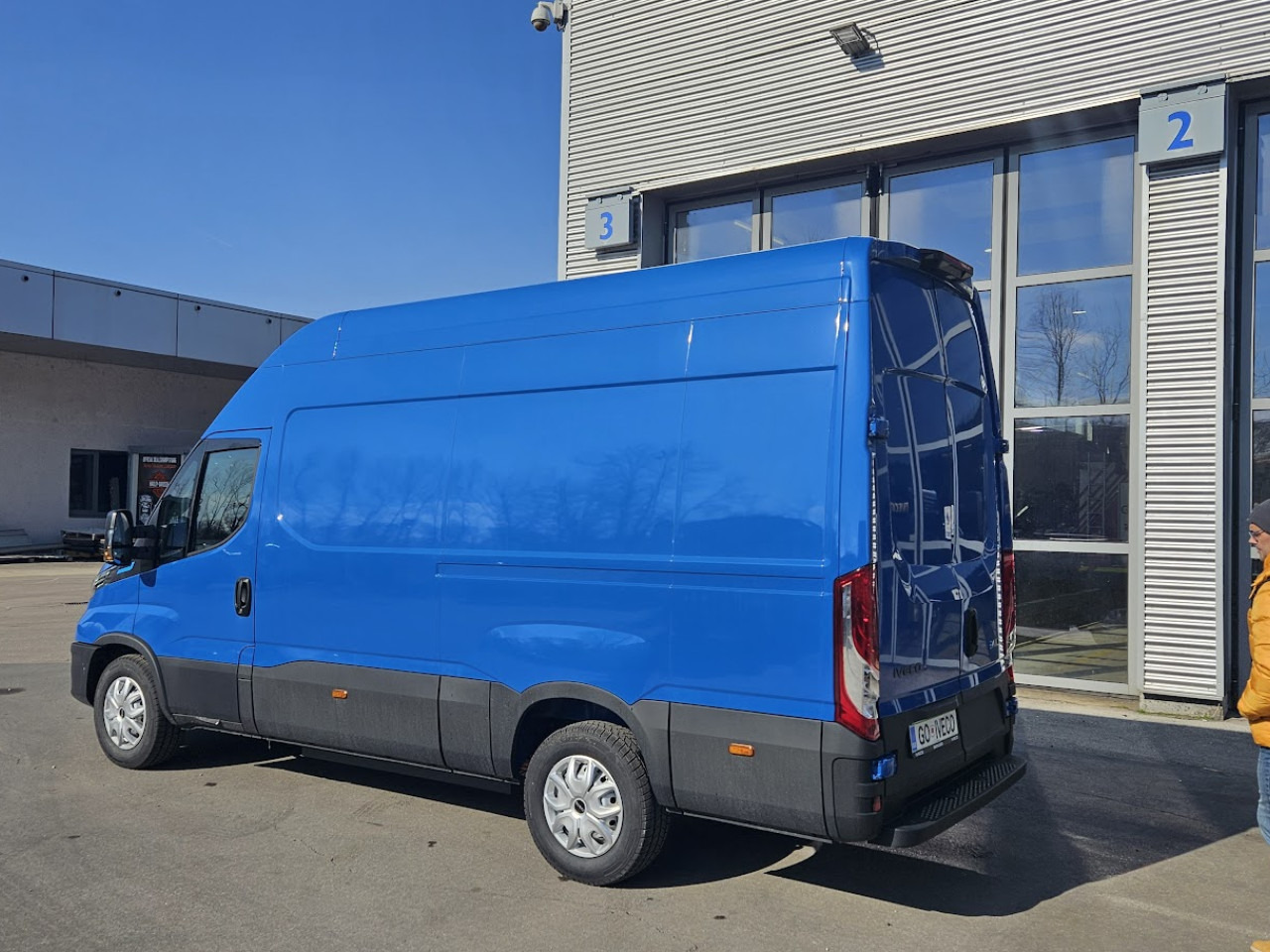 IVECO Daily ELEKTRIČNI 35 C 18H - Пътнически бус, Електрически бус: снимка 2 IVECO Daily ELEKTRIČNI 35 C 18H - Пътнически бус, Електрически бус: снимка 2