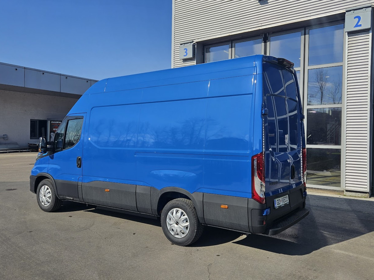 IVECO Daily ELEKTRIČNI 35 C 18H - Пътнически бус, Електрически бус: снимка 3 IVECO Daily ELEKTRIČNI 35 C 18H - Пътнически бус, Електрически бус: снимка 3