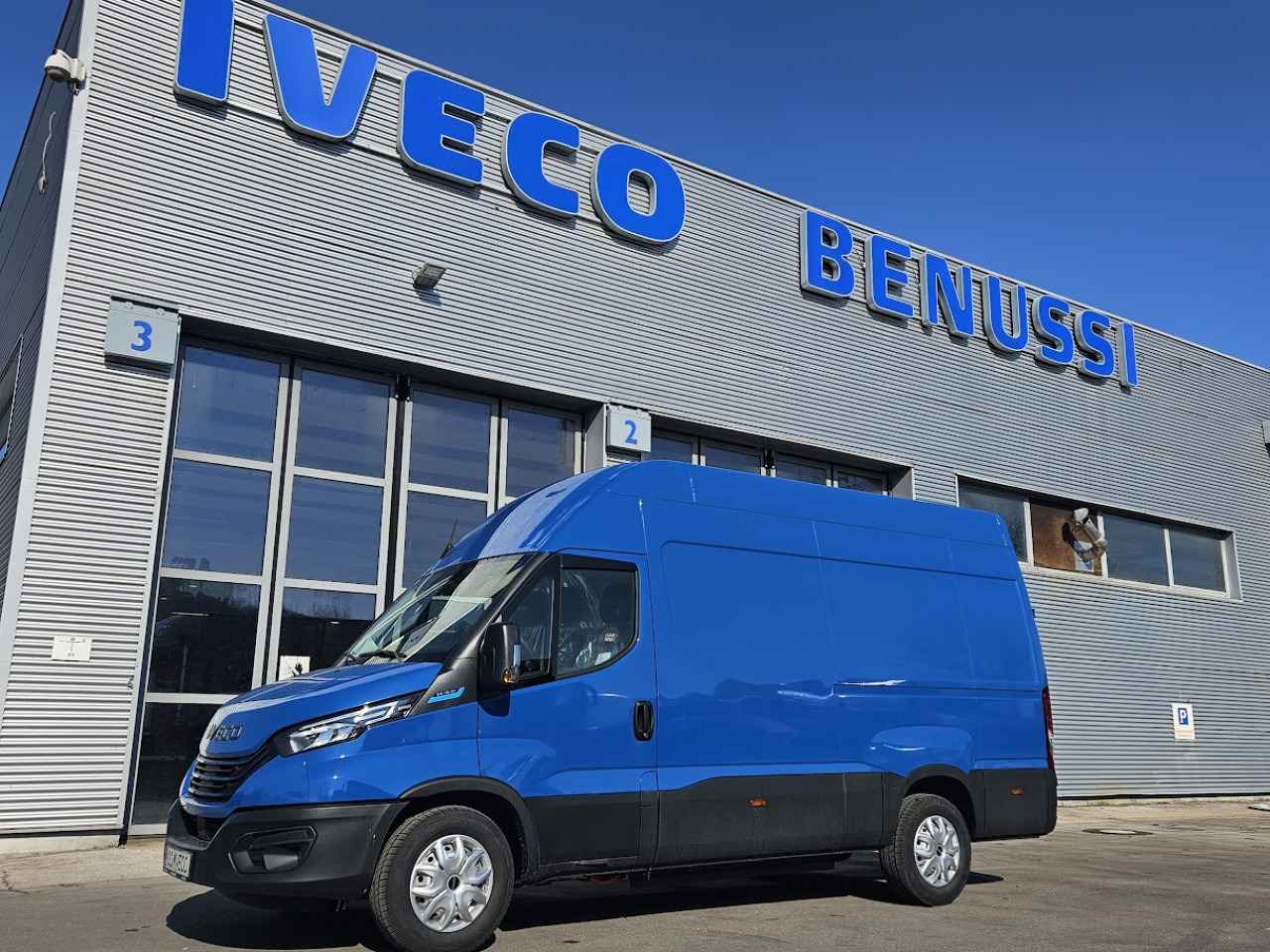IVECO Daily ELEKTRIČNI 35 C 18H - Пътнически бус, Електрически бус: снимка 1 IVECO Daily ELEKTRIČNI 35 C 18H - Пътнически бус, Електрически бус: снимка 1