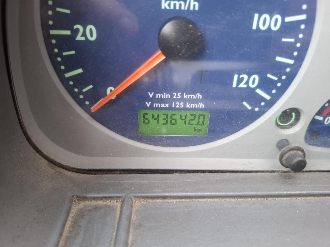 IVECO Stralis AT260S35Y - Камион с брезент: снимка 2 IVECO Stralis AT260S35Y - Камион с брезент: снимка 2