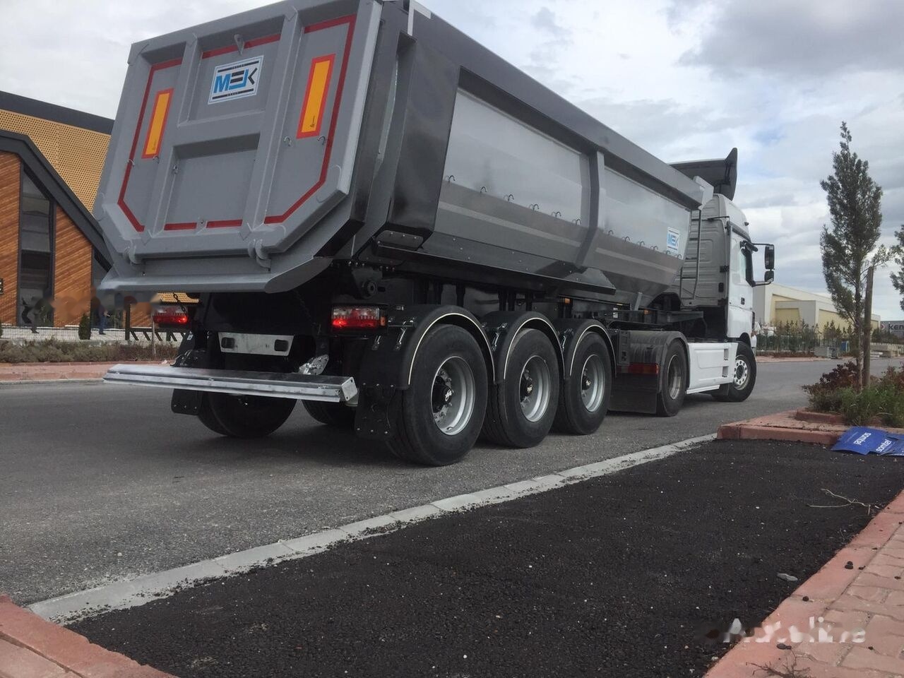 Scorpion Trailer SCORPION TRAILER NEW 3 AXLE TIPPER SEMI TRAILER (MANUFACTURER COMPANY) - Самосвал полуремарке: снимка 2 Scorpion Trailer SCORPION TRAILER NEW 3 AXLE TIPPER SEMI TRAILER (MANUFACTURER COMPANY) - Самосвал полуремарке: снимка 2