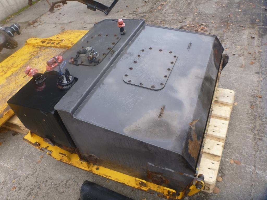 Volvo L 180 H Bränsletank, voe11154152 - Рама/ Шаси за Строителна техника: снимка 2 Volvo L 180 H Bränsletank, voe11154152 - Рама/ Шаси за Строителна техника: снимка 2