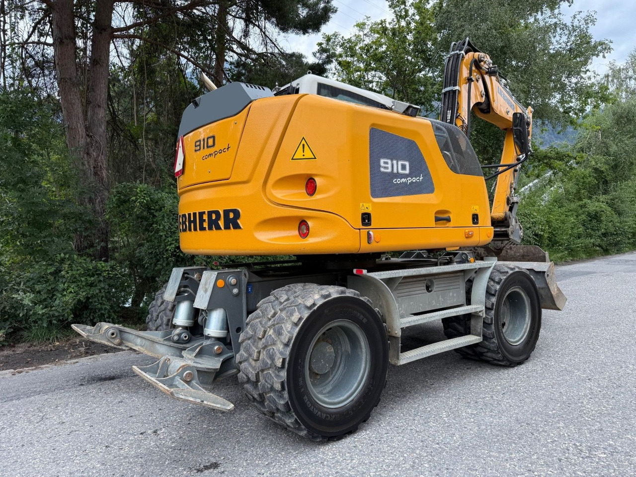 Liebherr A910 Compact Litronic,4 Schaufeln,Schnellwechsle - Колесен багер: снимка 5 Liebherr A910 Compact Litronic,4 Schaufeln,Schnellwechsle - Колесен багер: снимка 5