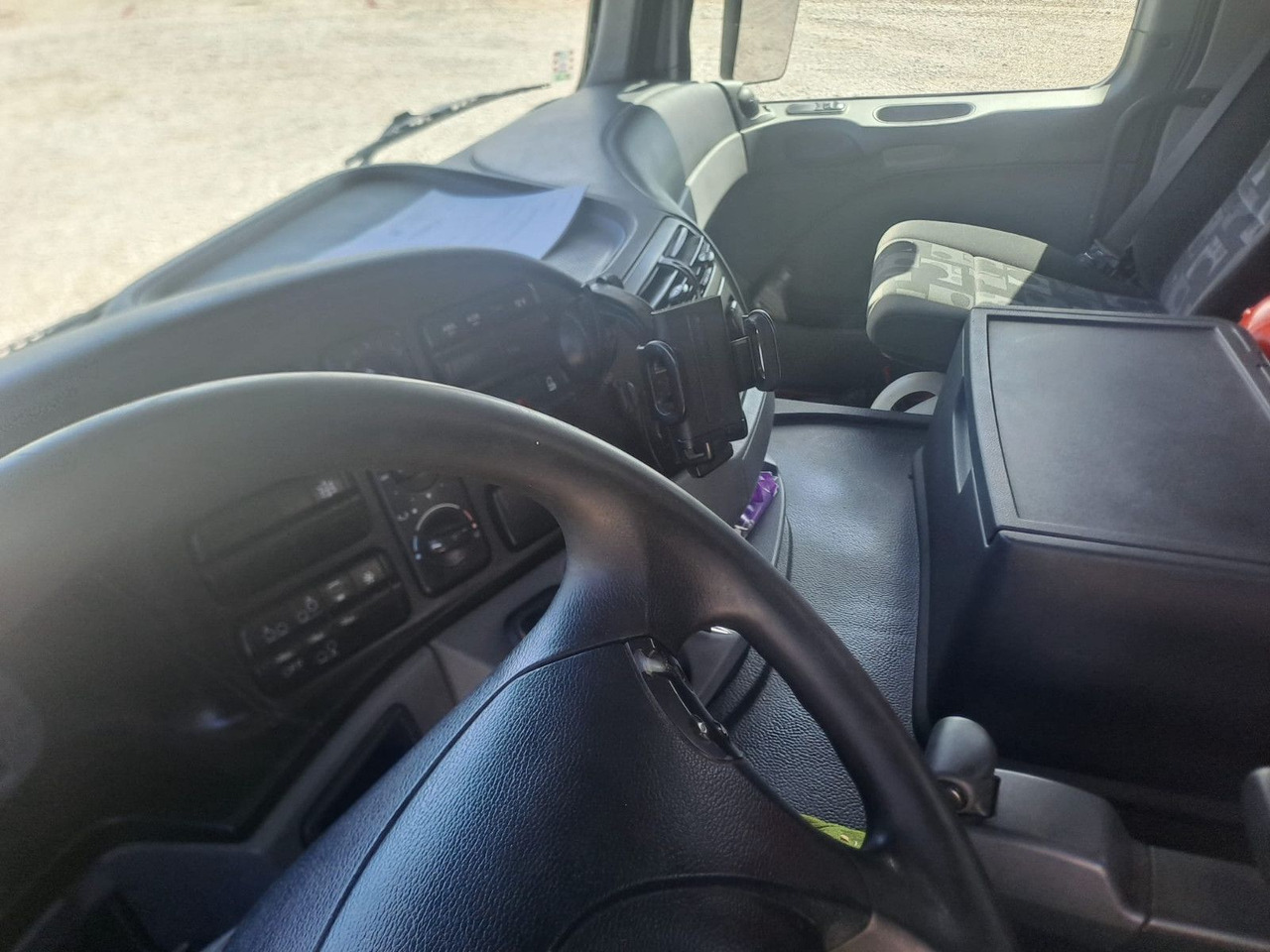Лизинг на  Mercedes-Benz Actros 4448 10x4, E5, EPS, MP-2, Retarder Mercedes-Benz Actros 4448 10x4, E5, EPS, MP-2, Retarder: снимка 10 Лизинг на  Mercedes-Benz Actros 4448 10x4, E5, EPS, MP-2, Retarder Mercedes-Benz Actros 4448 10x4, E5, EPS, MP-2, Retarder: снимка 10