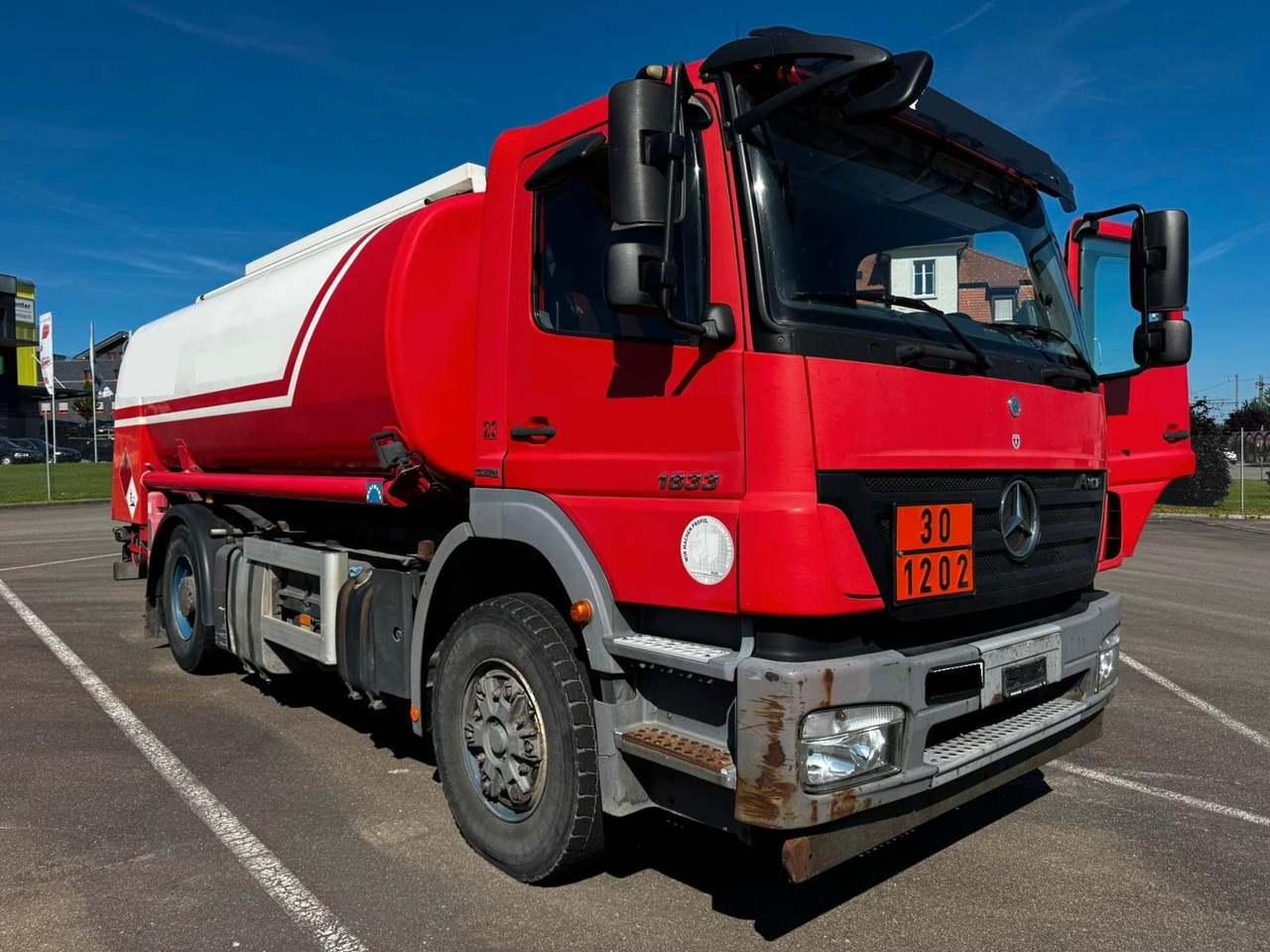 Mercedes-Benz Axor 1833, ADR, E4, 2 Kammern 1. 5000L 2. 7000L - Камион цистерна: снимка 1 Mercedes-Benz Axor 1833, ADR, E4, 2 Kammern 1. 5000L 2. 7000L - Камион цистерна: снимка 1