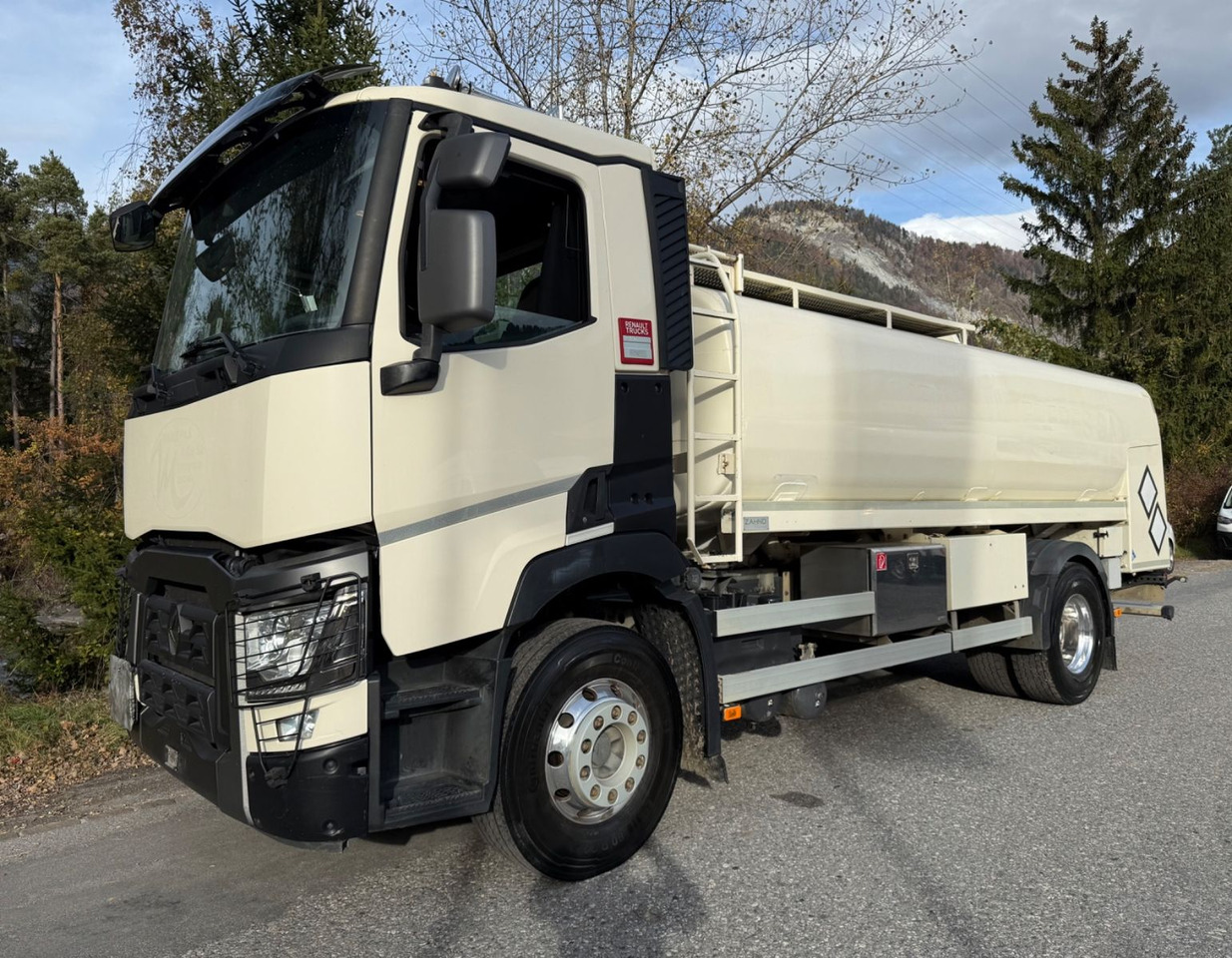 Renault C460 4x2, Euro 6,ADR,Diesel Benzin,Rohr Anhaeger Renault C460 4x2, Euro 6c, ADR, Diesel Benzin - Камион цистерна: снимка 1 Renault C460 4x2, Euro 6,ADR,Diesel Benzin,Rohr Anhaeger Renault C460 4x2, Euro 6c, ADR, Diesel Benzin - Камион цистерна: снимка 1