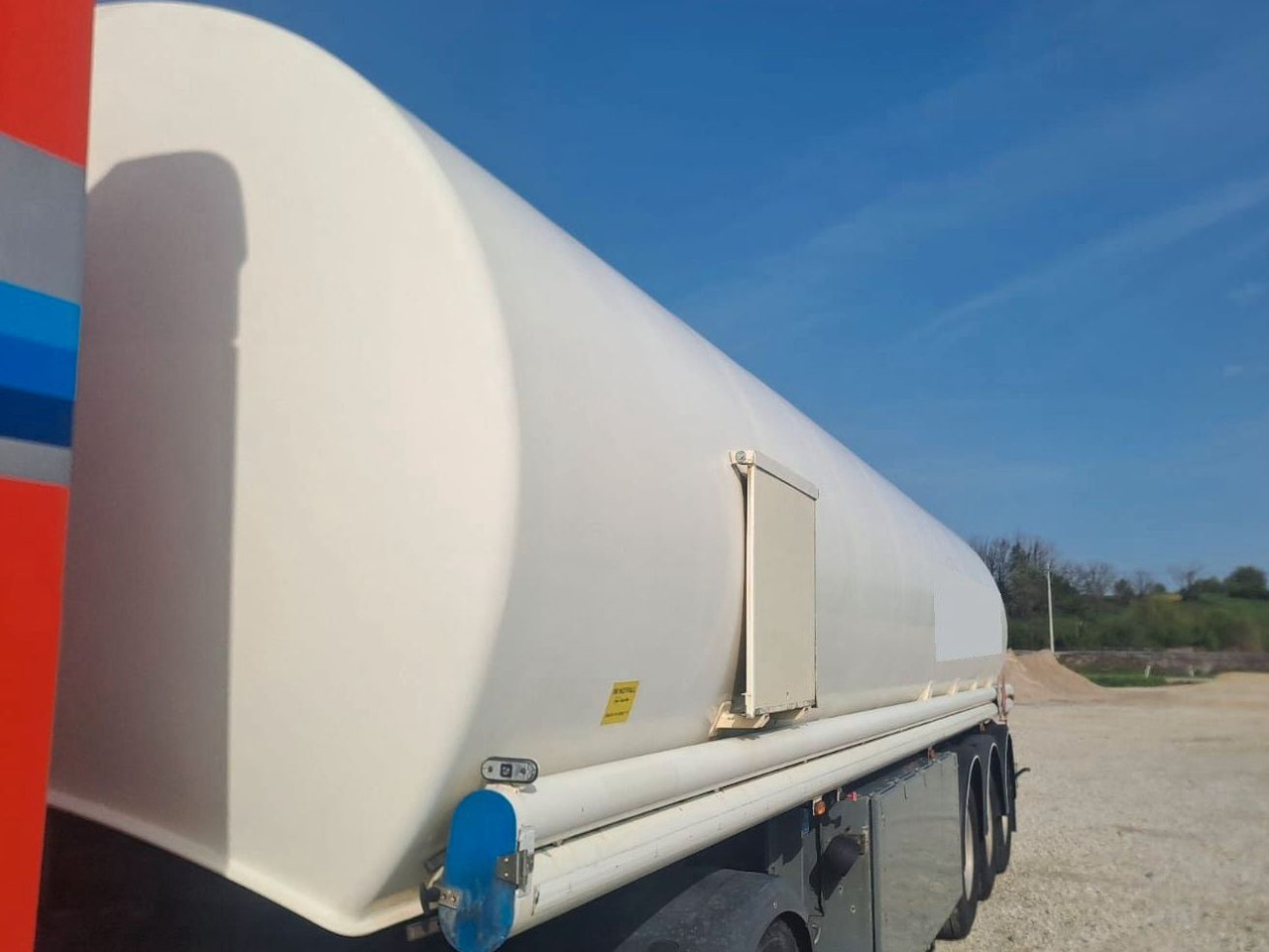 Schrader ADR, Treibstoff Diesel/Benzin, 4 Kammern, Sening Schrader ADR, Treibstoff Diesel/Benzin, 4 Kammern, Sening - Полуремарке цистерна: снимка 2 Schrader ADR, Treibstoff Diesel/Benzin, 4 Kammern, Sening Schrader ADR, Treibstoff Diesel/Benzin, 4 Kammern, Sening - Полуремарке цистерна: снимка 2
