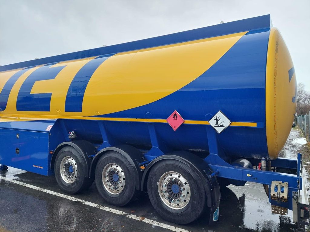 Schwarzmüller Schwingenschlögel,ADR,Diesel/Benzin, 5 Kammern - Полуремарке цистерна: снимка 2 Schwarzmüller Schwingenschlögel,ADR,Diesel/Benzin, 5 Kammern - Полуремарке цистерна: снимка 2