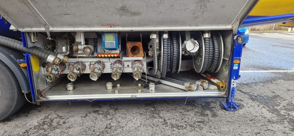 Schwarzmüller Schwingenschlögel,ADR,Diesel/Benzin, 5 Kammern - Полуремарке цистерна: снимка 5 Schwarzmüller Schwingenschlögel,ADR,Diesel/Benzin, 5 Kammern - Полуремарке цистерна: снимка 5