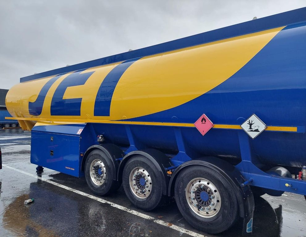 Schwarzmüller Schwingenschlögel,ADR,Diesel/Benzin, 5 Kammern - Полуремарке цистерна: снимка 1 Schwarzmüller Schwingenschlögel,ADR,Diesel/Benzin, 5 Kammern - Полуремарке цистерна: снимка 1