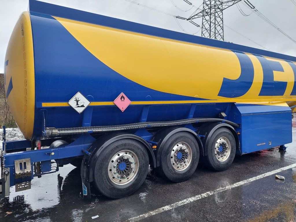 Schwarzmüller Schwingenschlögel,ADR,Diesel/Benzin, 5 Kammern - Полуремарке цистерна: снимка 3 Schwarzmüller Schwingenschlögel,ADR,Diesel/Benzin, 5 Kammern - Полуремарке цистерна: снимка 3