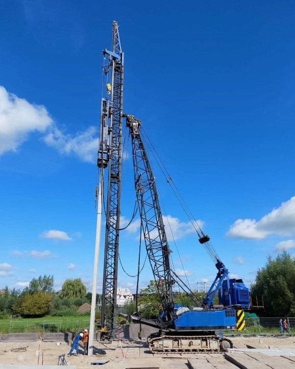 Hitachi KH300-3 PD - Верижен кран: снимка 1 Hitachi KH300-3 PD - Верижен кран: снимка 1