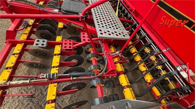 Комбинирана сеялка Vaderstad Rapid 400C Rapid 400 C: снимка 6 Комбинирана сеялка Vaderstad Rapid 400C Rapid 400 C: снимка 6