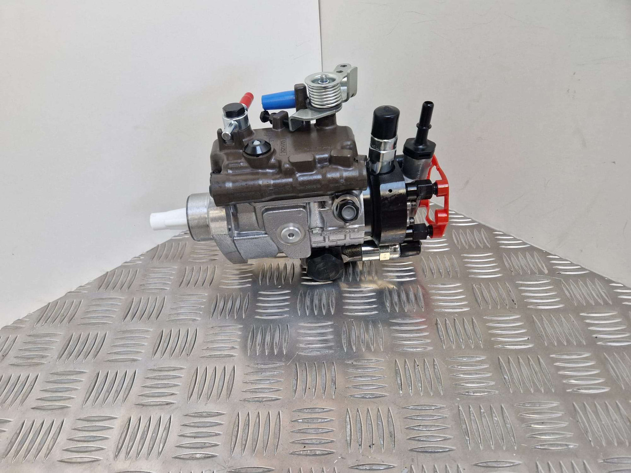 320/06933 12V injection pump 9520A512G Delphi - Двигател и части за Строителна техника: снимка 1 320/06933 12V injection pump 9520A512G Delphi - Двигател и части за Строителна техника: снимка 1