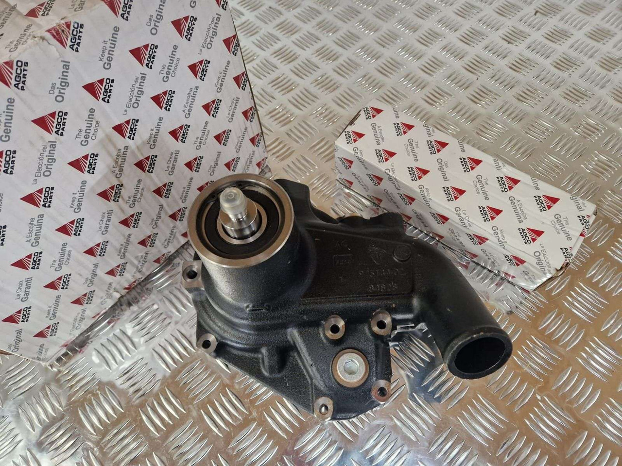 AGCO Sisu water pump ACP055583A tier 3 with gasket - Двигател и части за Строителна техника: снимка 1 AGCO Sisu water pump ACP055583A tier 3 with gasket - Двигател и части за Строителна техника: снимка 1