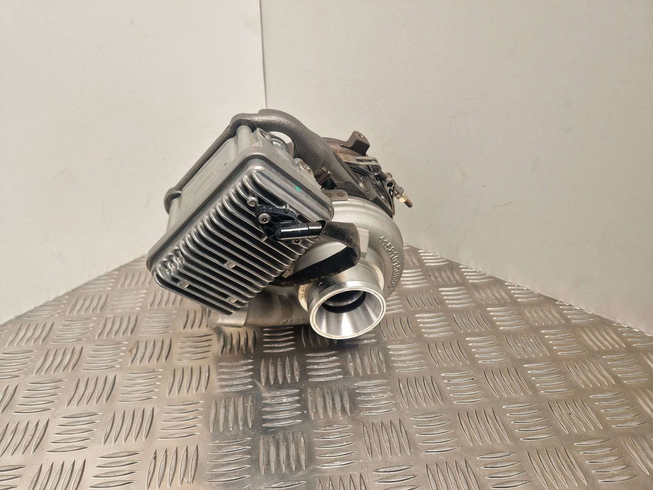BorgWarner BV55 turbo 320/06178 JCB turbocharger - Двигател и части за Строителна техника: снимка 2 BorgWarner BV55 turbo 320/06178 JCB turbocharger - Двигател и части за Строителна техника: снимка 2