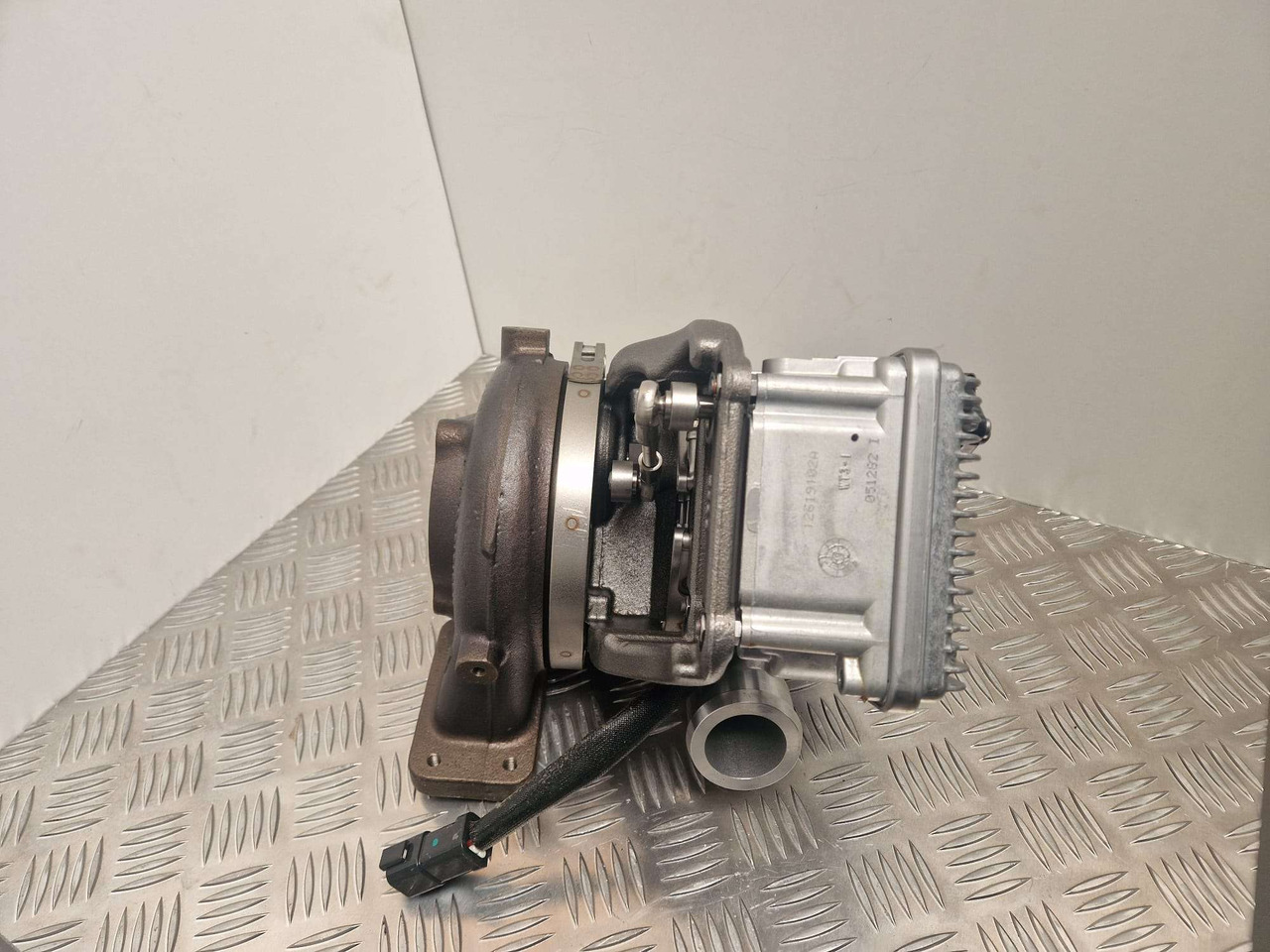 BorgWarner BV55 turbo 320/06178 JCB turbocharger - Двигател и части за Строителна техника: снимка 3 BorgWarner BV55 turbo 320/06178 JCB turbocharger - Двигател и части за Строителна техника: снимка 3