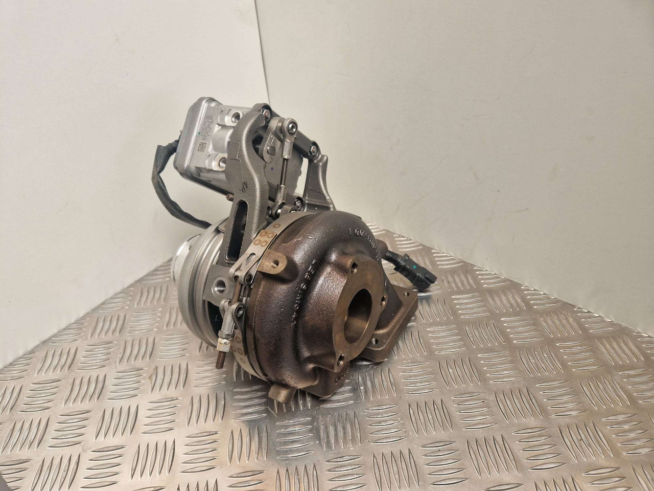 BorgWarner BV55 turbo 320/06178 JCB turbocharger - Двигател и части за Строителна техника: снимка 1 BorgWarner BV55 turbo 320/06178 JCB turbocharger - Двигател и части за Строителна техника: снимка 1