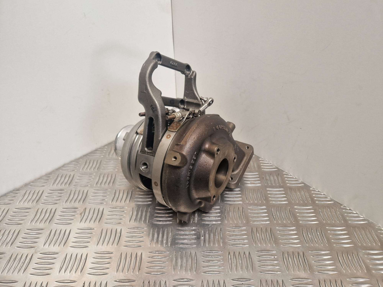 BorgWarner BV55 turbo charger JCB turbocharger - Двигател и части за Строителна техника: снимка 3 BorgWarner BV55 turbo charger JCB turbocharger - Двигател и части за Строителна техника: снимка 3