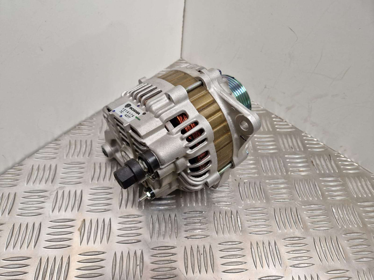 Scania Alternator 1516176 1774592 - Двигател и части за Строителна техника: снимка 2 Scania Alternator 1516176 1774592 - Двигател и части за Строителна техника: снимка 2